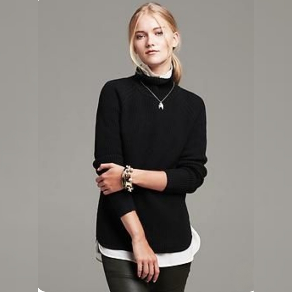 Banana Republic Sweaters - Banana Republic Womens Black Merino Wool Mix Waffle Longer Back Turtleneck XS